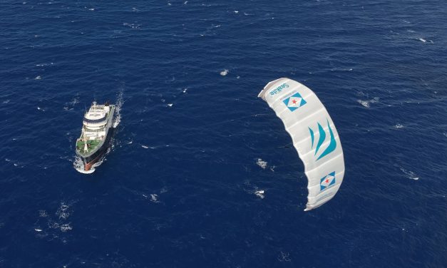 Cap Bourbon équipe un navire d’un kite de traction automatisé